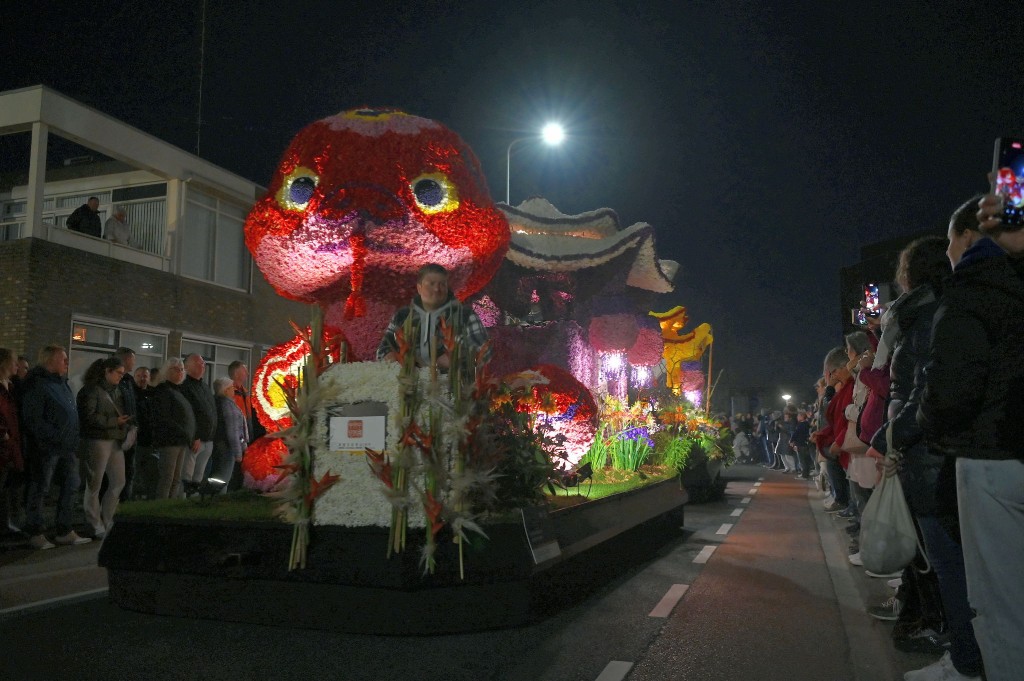../Images/Verlicht bloemencorso 2025 164.jpg